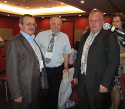 V. Radko与来自PCB“ Quality”（莫斯科）的同事以及G.Konovalov和G.Batov的同事