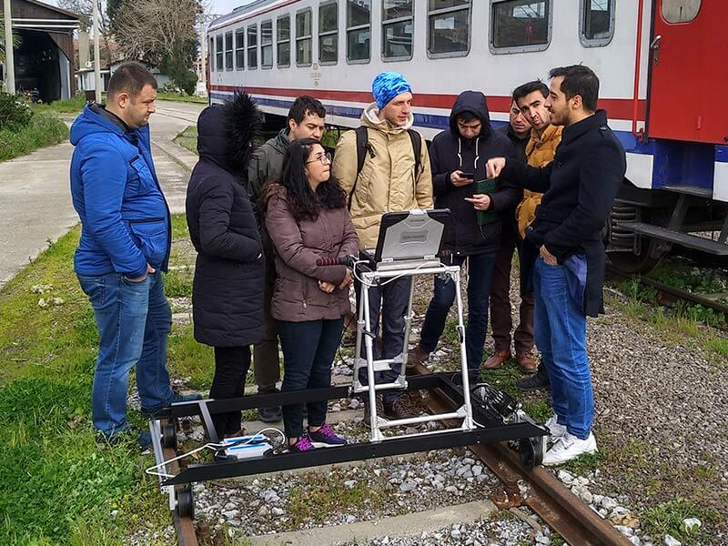 在伊兹密尔（土耳其）的土耳其工程师的培训-2019。有关如何使用涡流探伤仪ETS2-77的培训